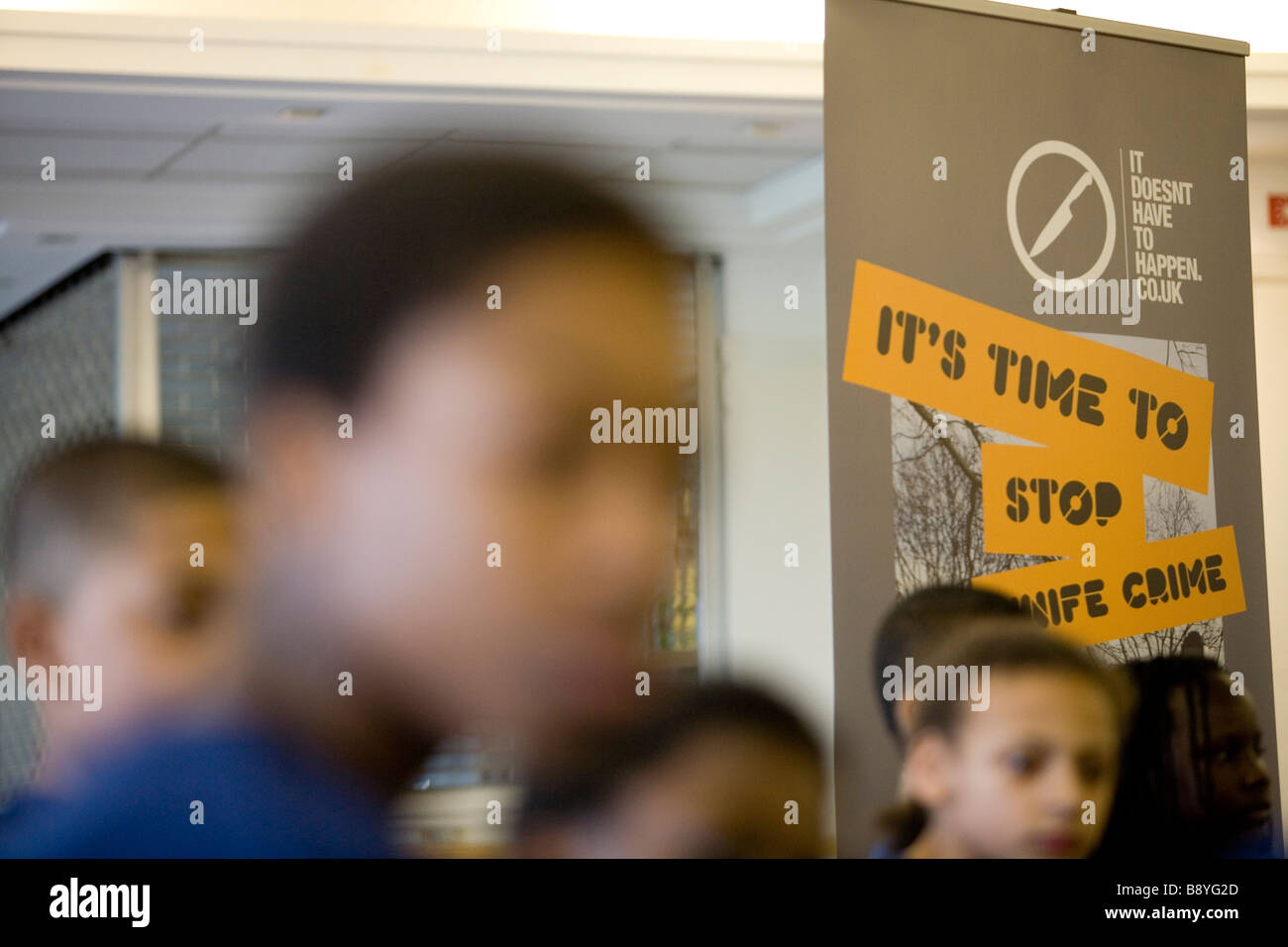 Anti-Messer-Kriminalität Veranstaltung mit Jugendlichen in Großbritannien Stockfoto