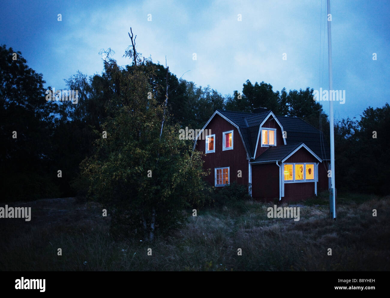 Haus in der Dämmerung Stockholmer Schären Schweden. Stockfoto