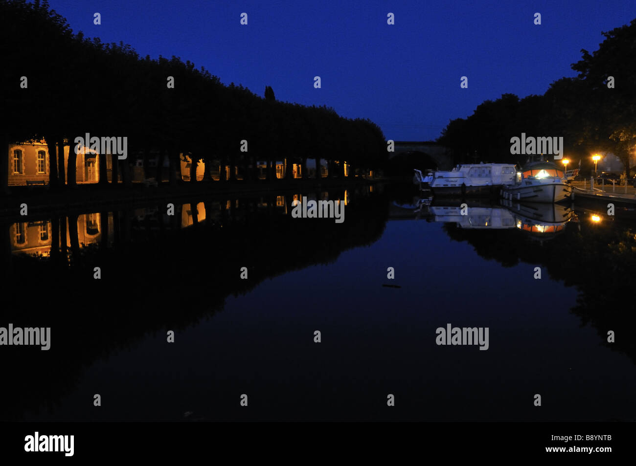 Briare Kanal bei Nacht Loiret France Stockfoto