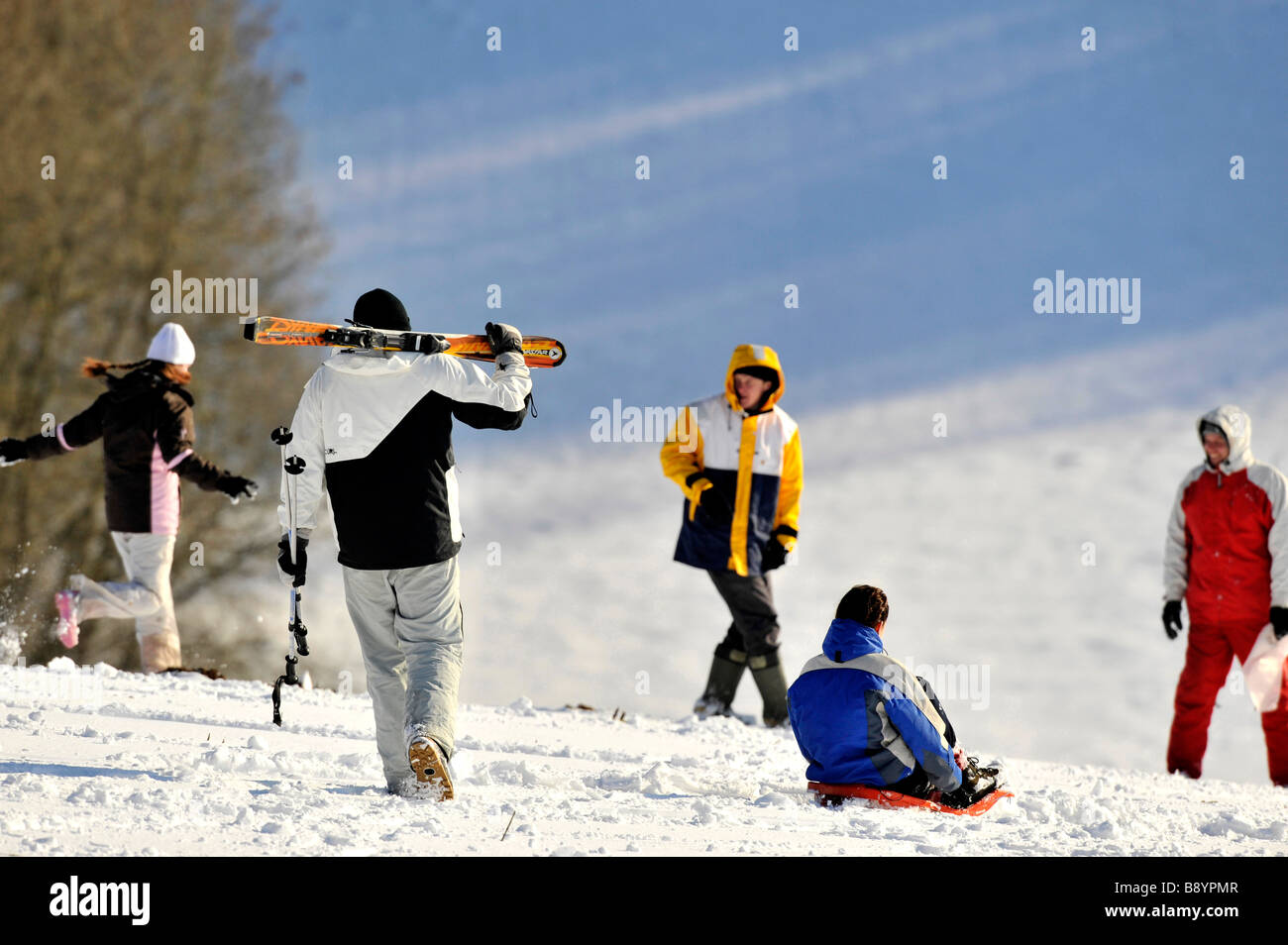 Ski- und Schnee-Fans genießen die Neuschnee auf Exmoor während einer der kältesten Winter auf Aufzeichnung in 20 Jahren Stockfoto