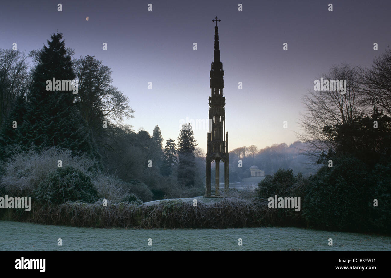 Das Bristol hohe Kreuz an einem Wintertag s bei Stourhead Wiltshire stand ursprünglich das mittelalterliche Denkmal in Bristol Stockfoto