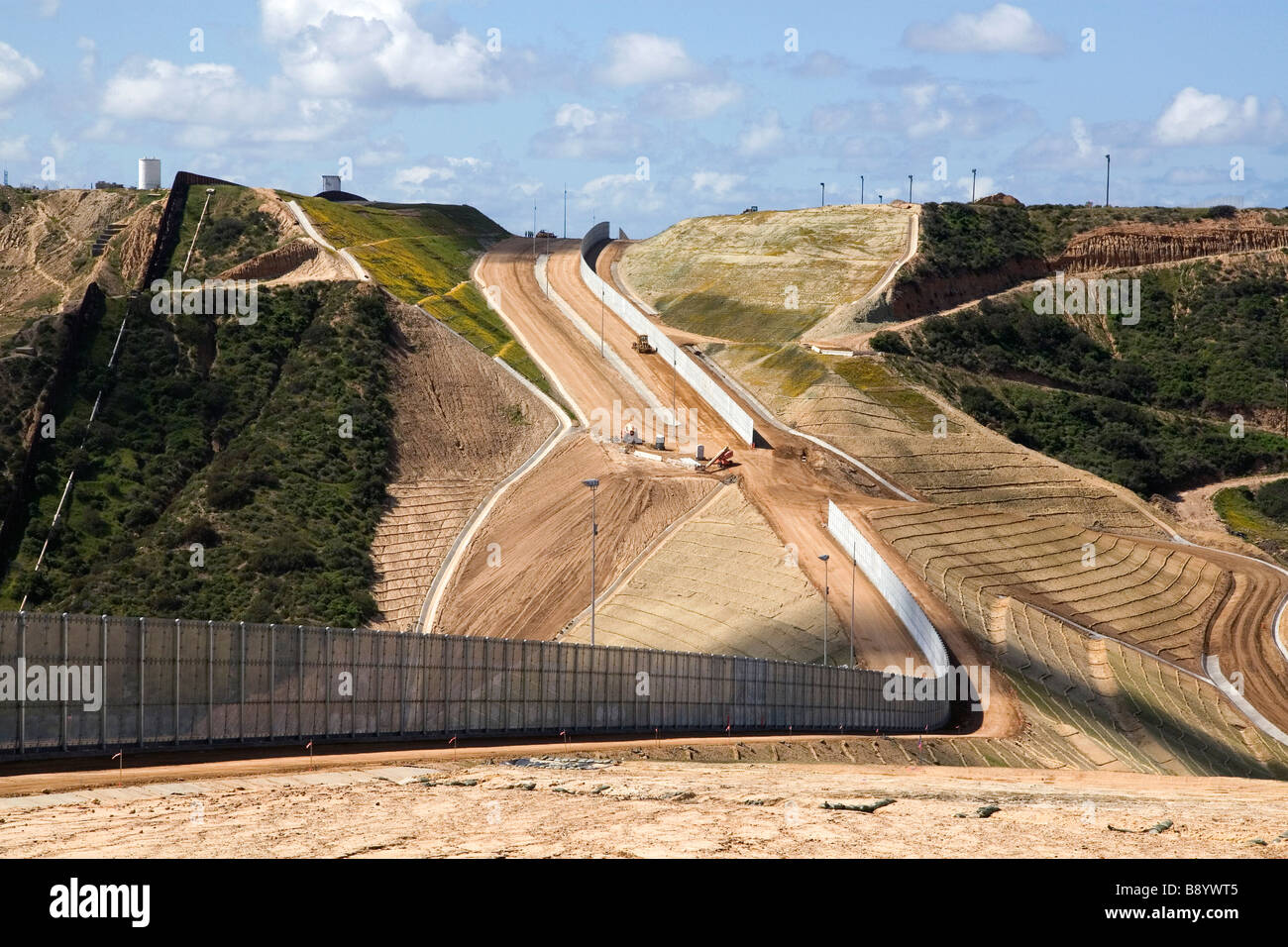 Bau des Sicherheitszauns, die verhindert, illegale Immagrant Kreuzungen an der U-S-mexikanischen Grenze bei San Diego in Kalifornien dass Stockfoto