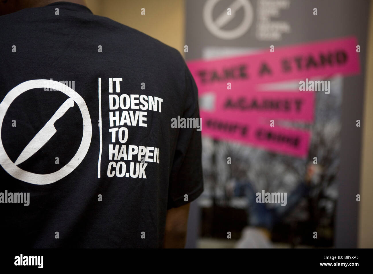 Anti-Messer-Kriminalität Veranstaltung mit Jugendlichen in Großbritannien Stockfoto