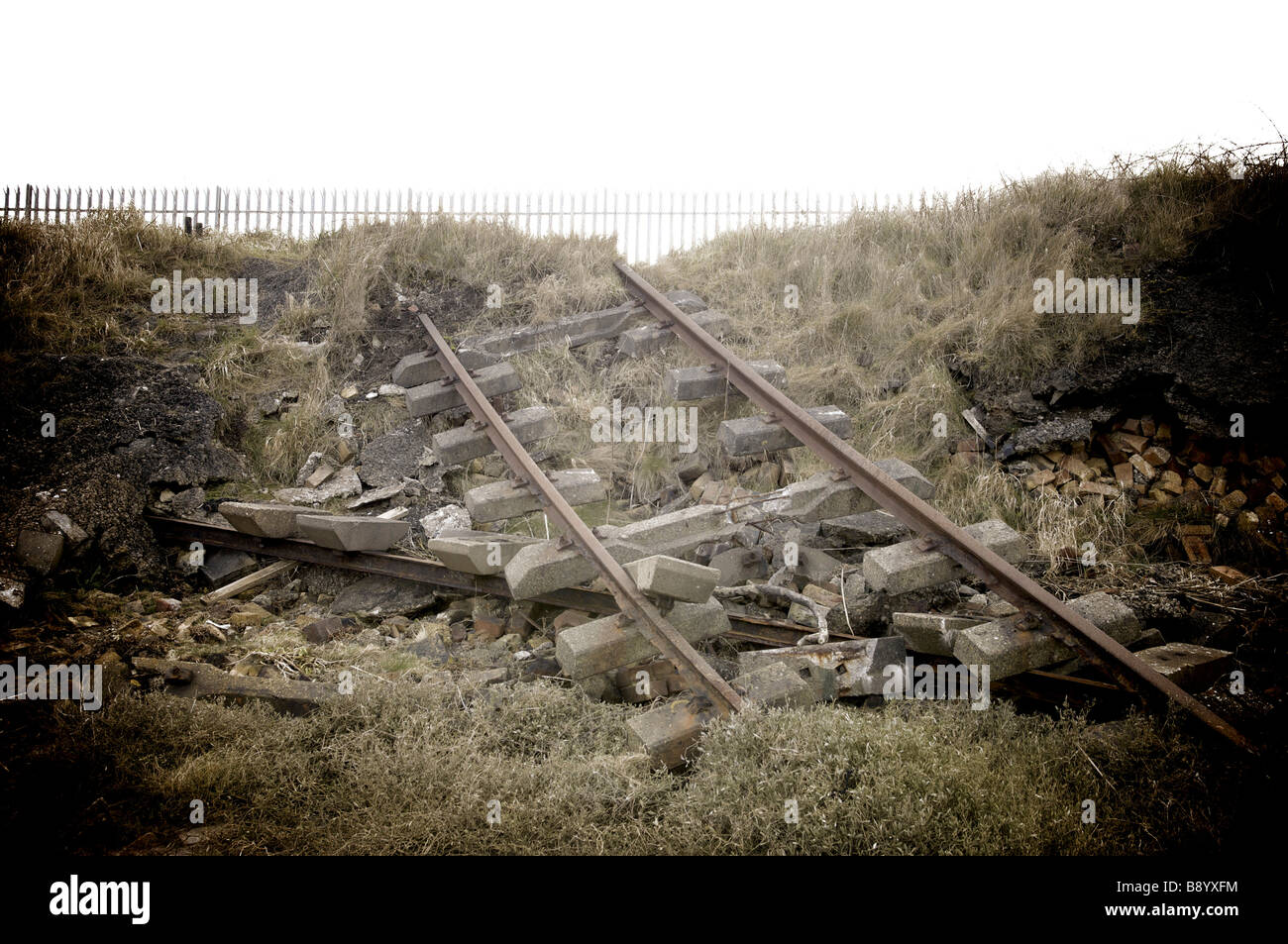 Abschnitt der Bahnstrecke gefallen Hang Stockfoto