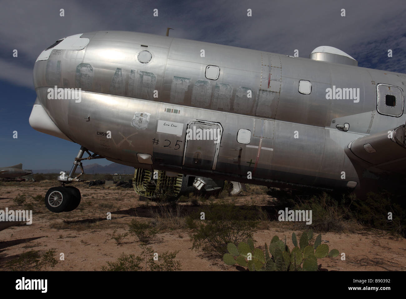 Alte Flugzeuge Flugzeuge Restaurierung Anlage in der Nähe von Flugzeug Boneyard - Tucson Arizona - USA Stockfoto