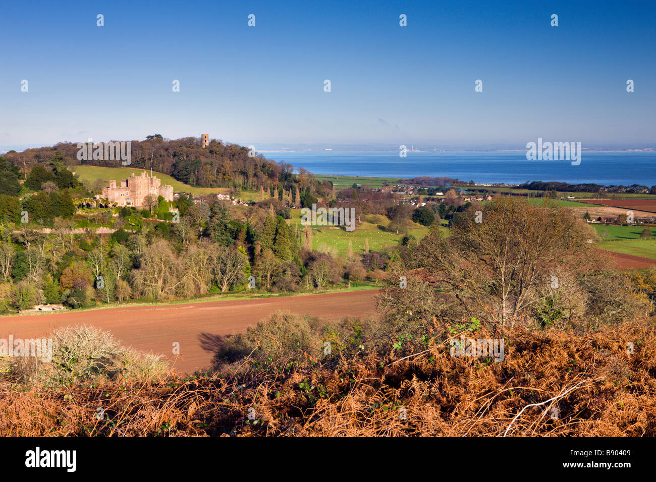 Dunster Castle und Conygar Turm Exmoor Nationalpark Somerset England Stockfoto