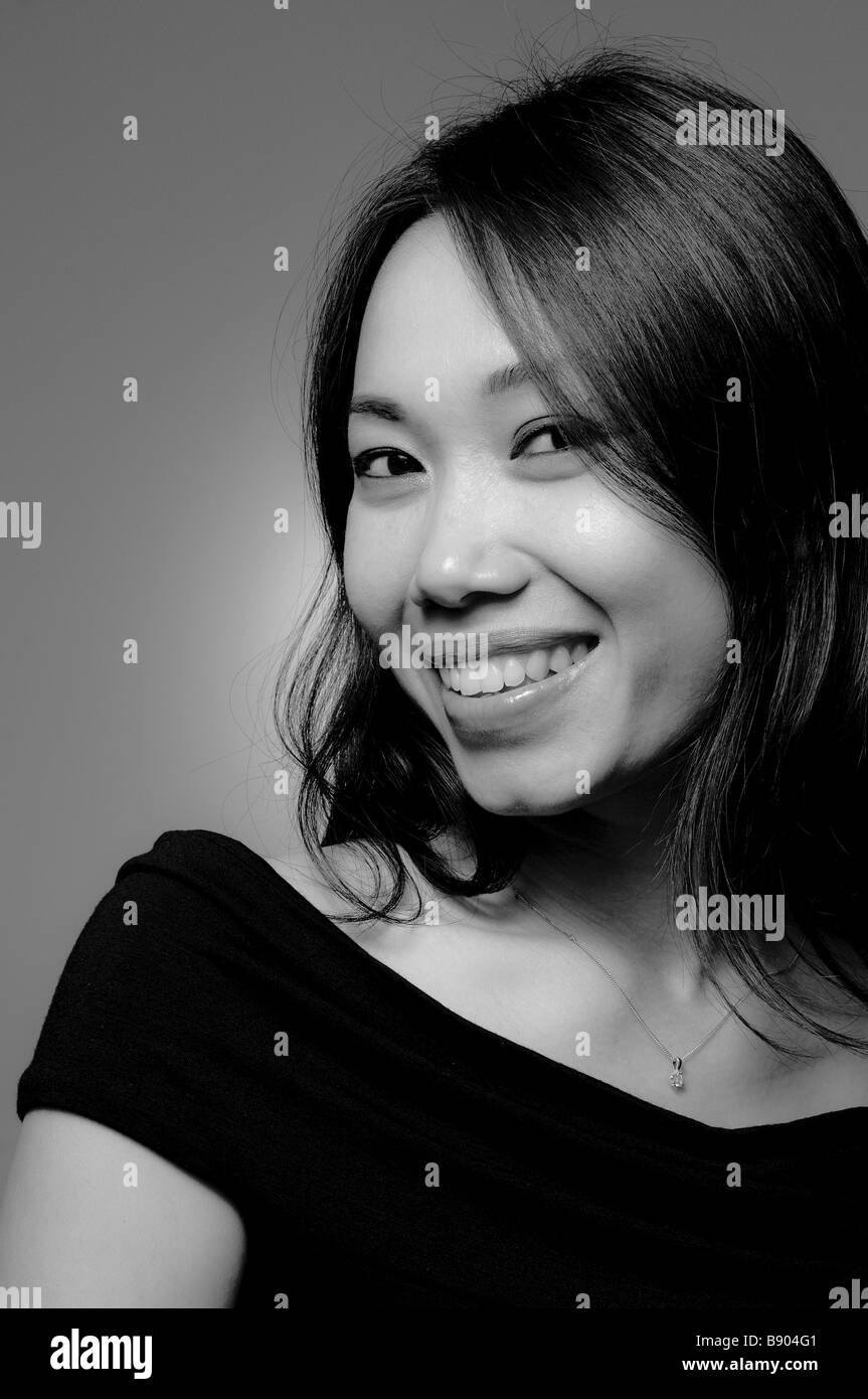 Schwarz / weiß Kopfschuss einer vietnamesischen Frau Stockfoto