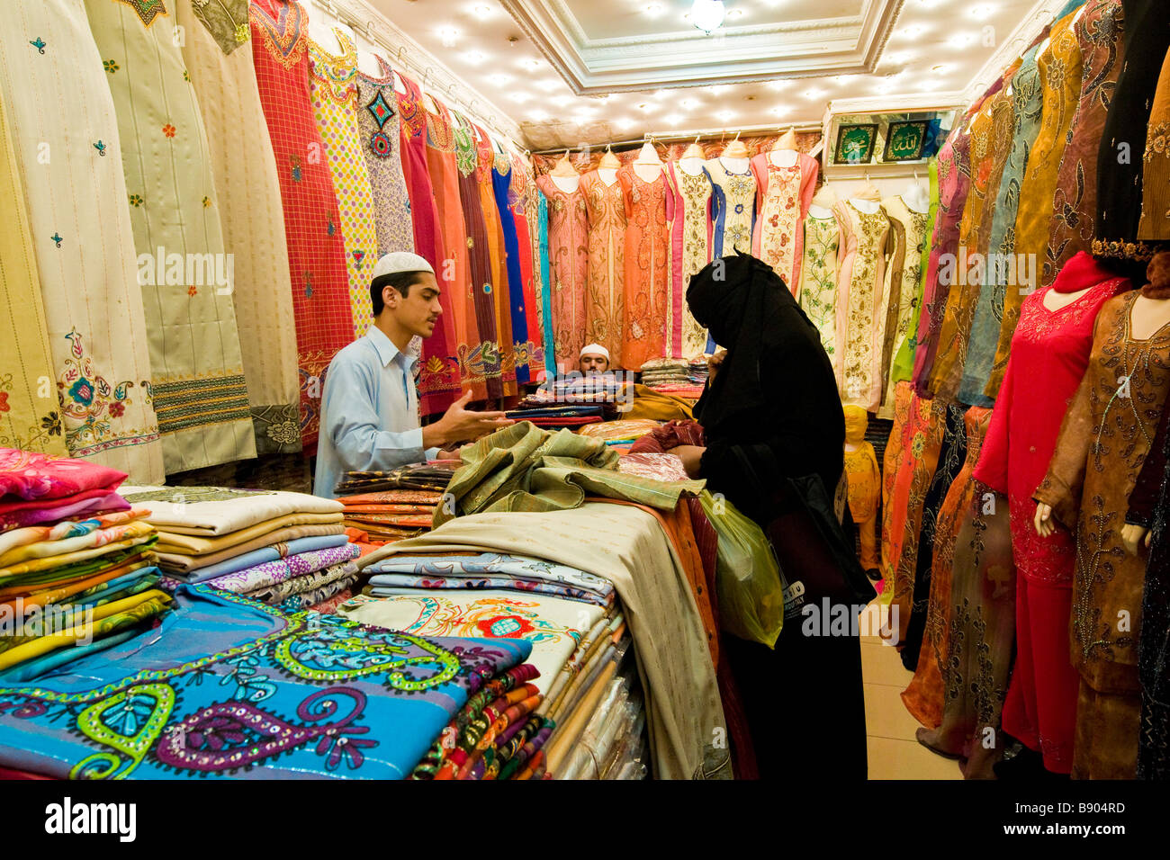 Shop Frauen s Kleidung Deira Dubai Vereinigte Arabische Emirate  Stockfotografie - Alamy