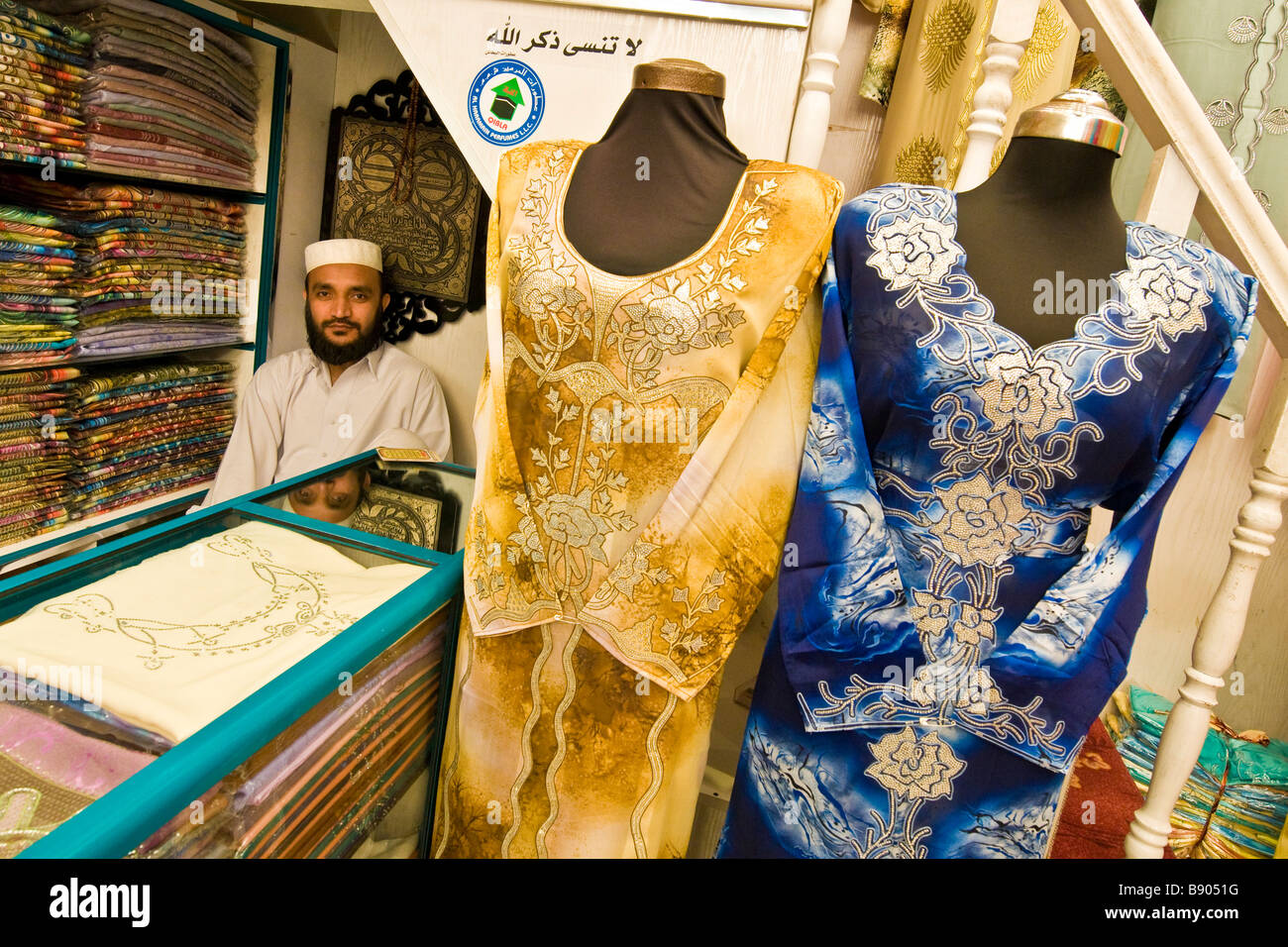 Dubai clothing women Fotos und Bildmaterial in hoher Auflösung Alamy