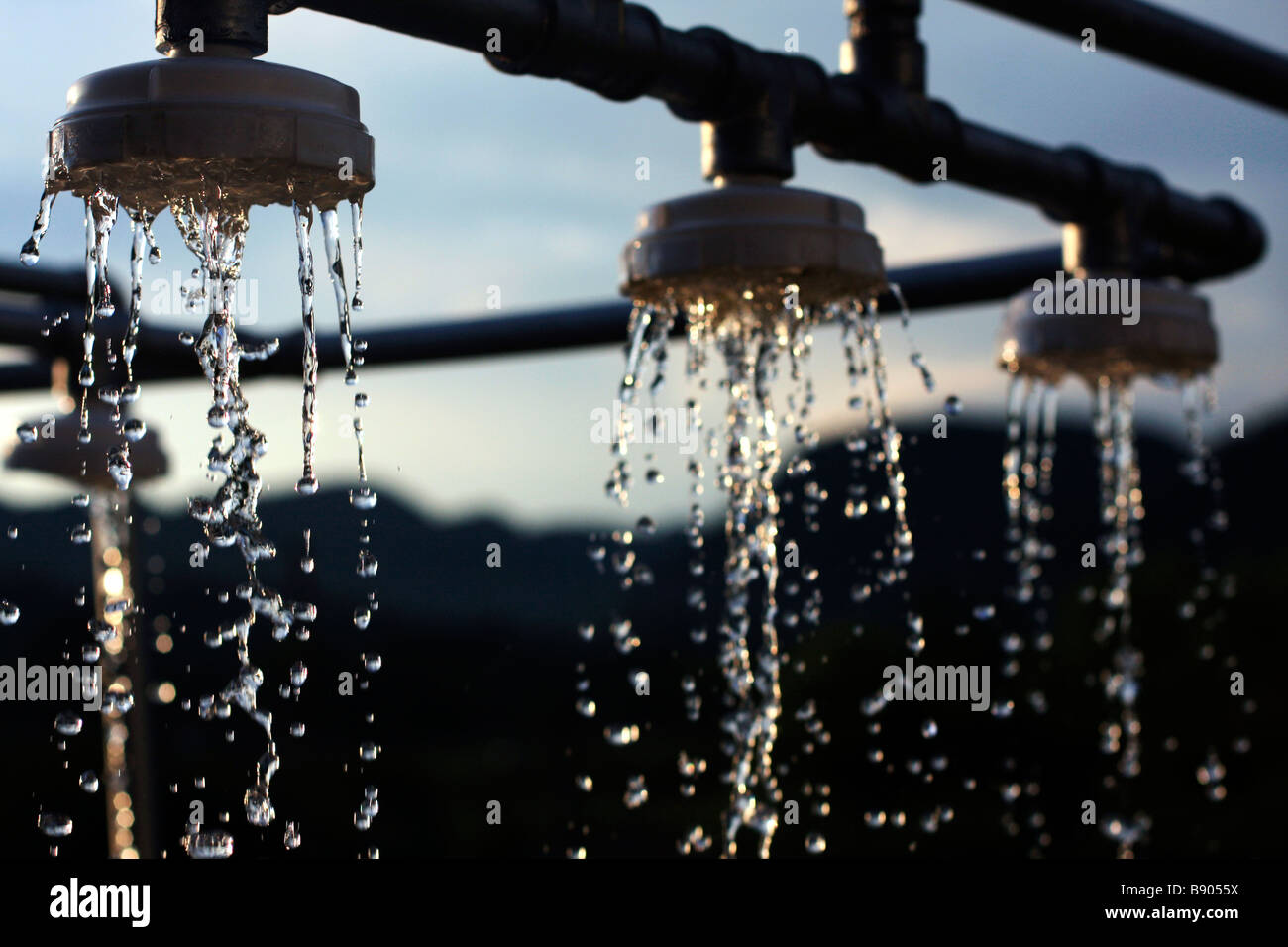 Outdoor-Duschen mit Wasser Droping daraus. Stockfoto