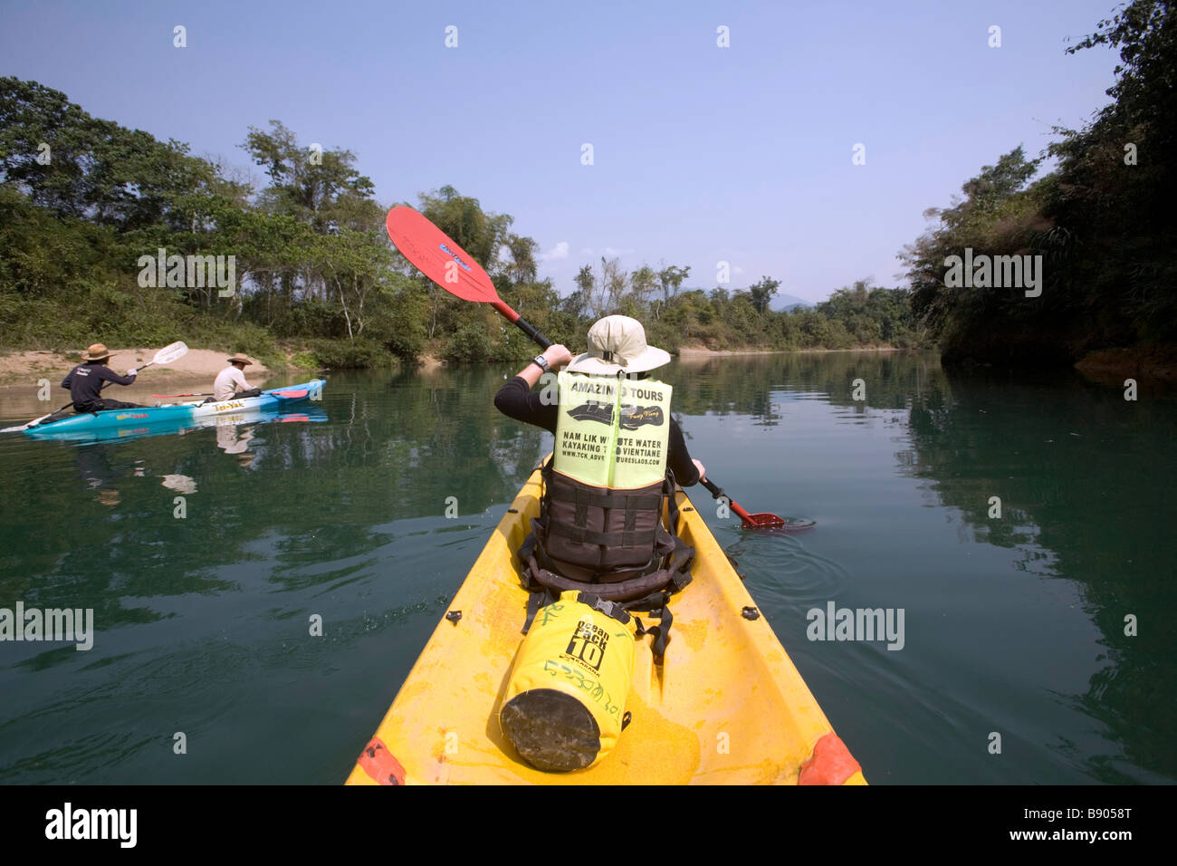 Laos, Provinz Vientiane, Vang Vieng, Nam Song River, Kajaks, Frau. Stockfoto