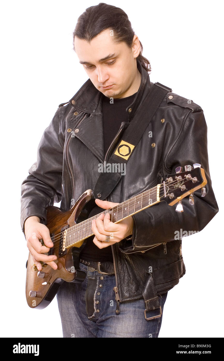 ein Mann spielt Gitarre auf weißem Hintergrund Stockfoto