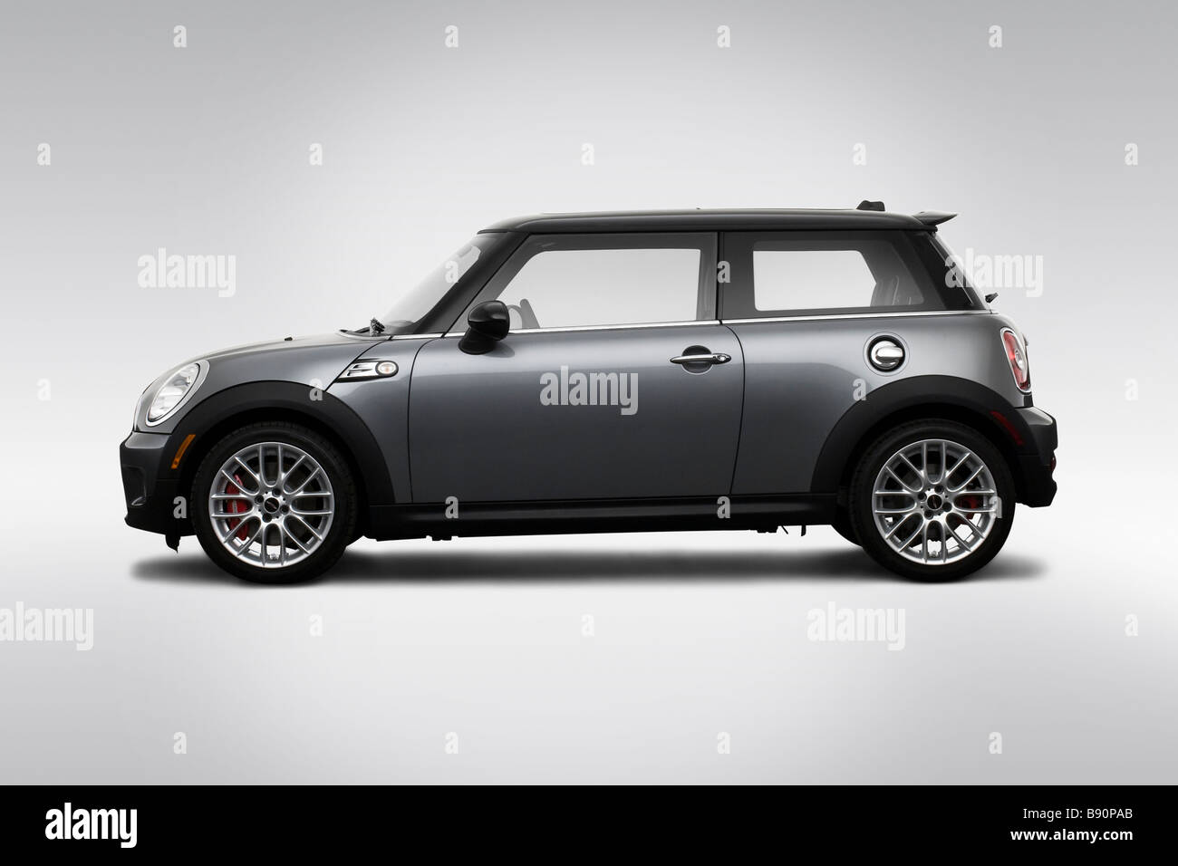 2009 Mini Cooper John Cooperworks in Silber - Treiber Seite Profil Stockfoto