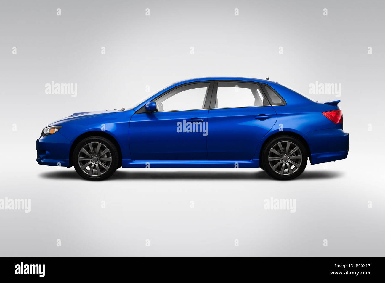 2009 Subaru Impreza WRX blau - Fahrer Seitenprofil Stockfoto