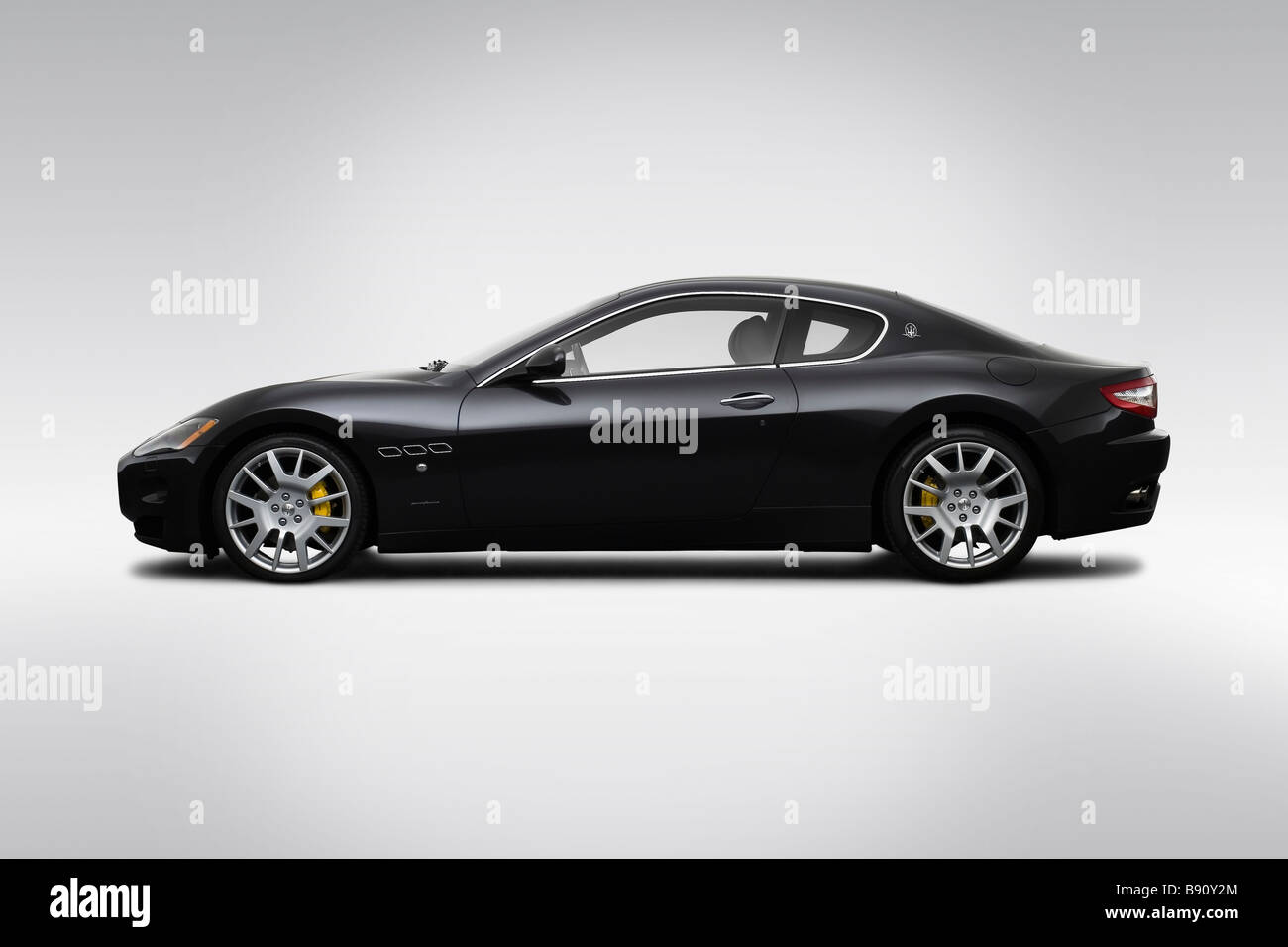 2009 Maserati Gran Turismo in grau - Treiber Seitenprofil Stockfoto