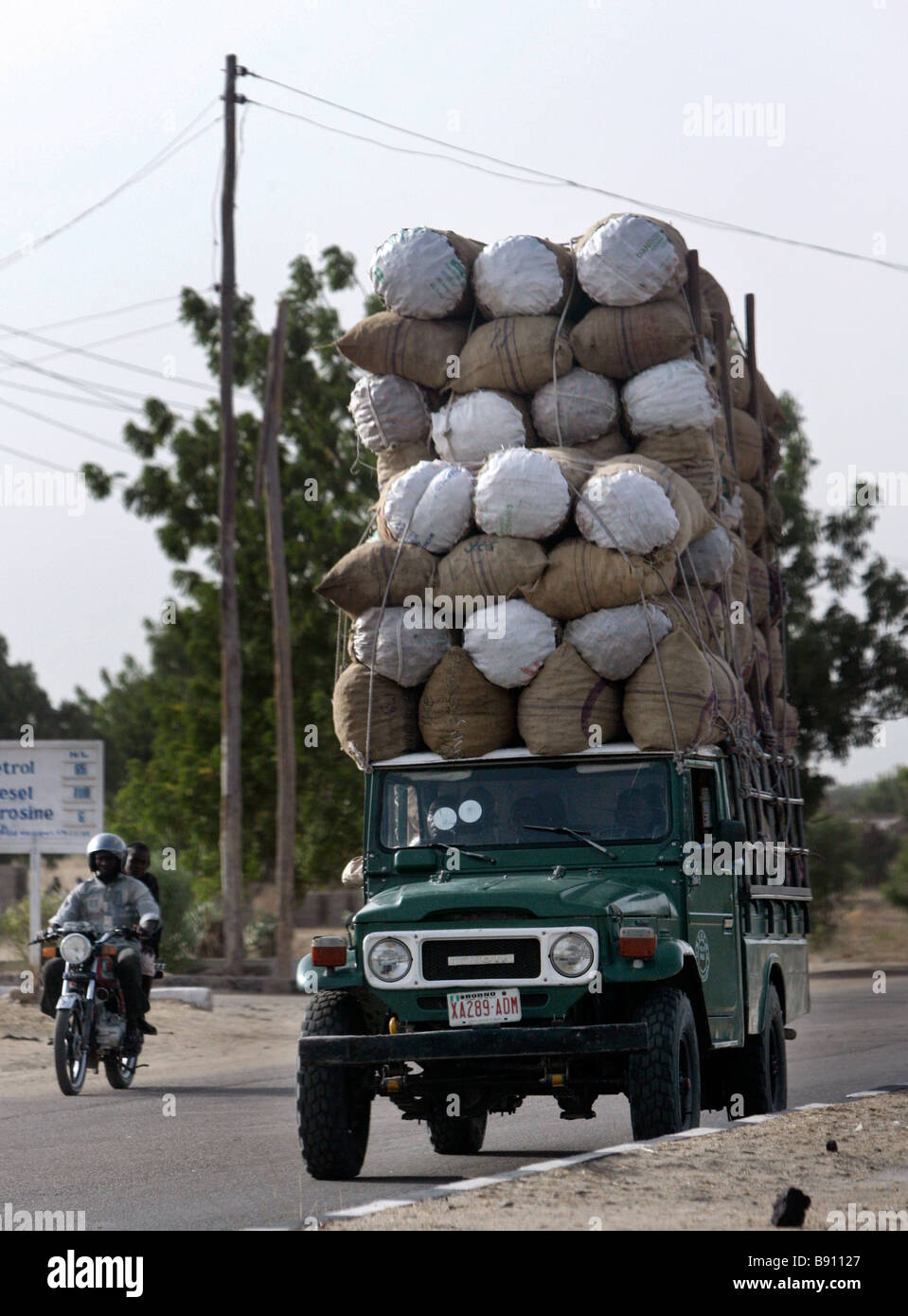 Nigeria: überladenen Auto in Maiduguri Stockfoto