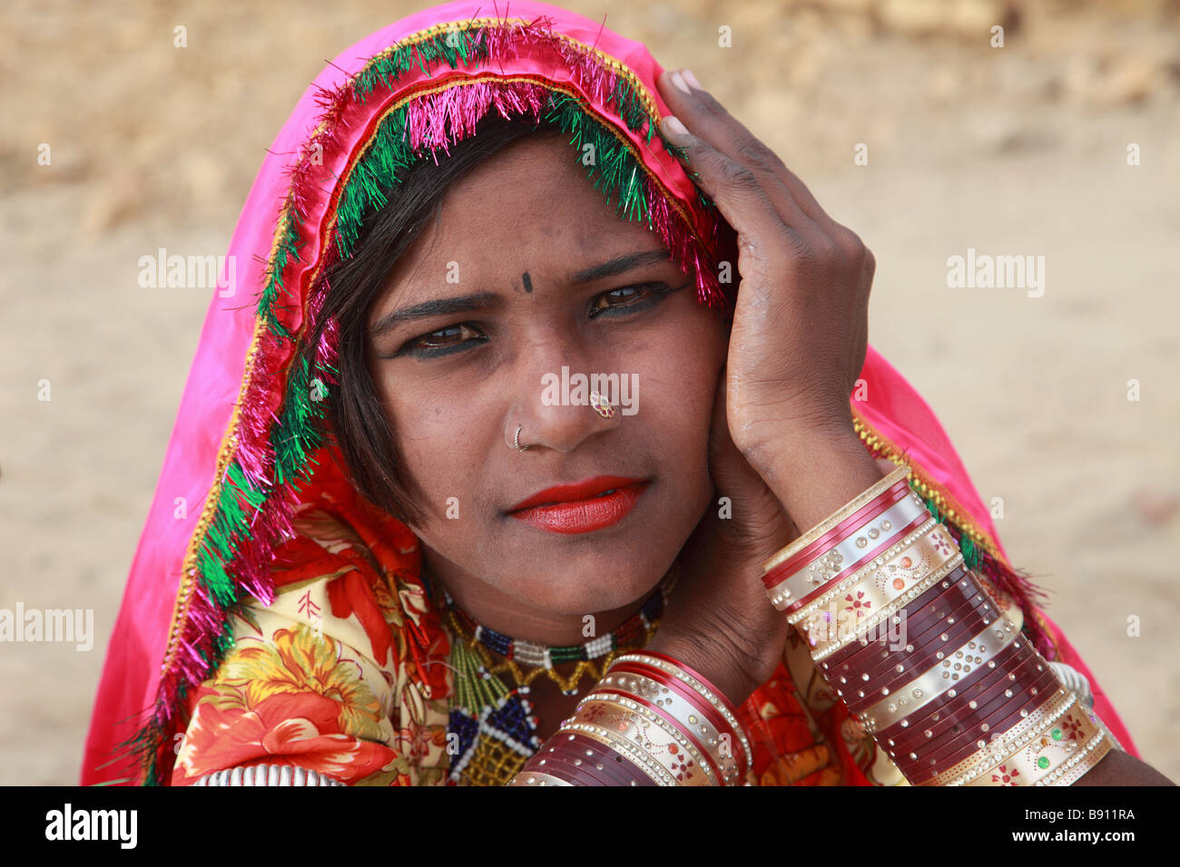 Indien Rajasthan Jaisalmer junge Rajasthani Frau Porträt Stockfoto