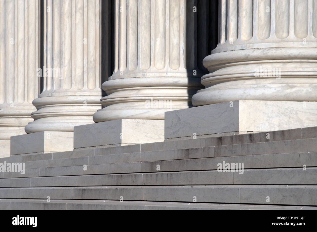 Treppen und Säulen aus der United States Supreme Court, Washington DC Stockfoto