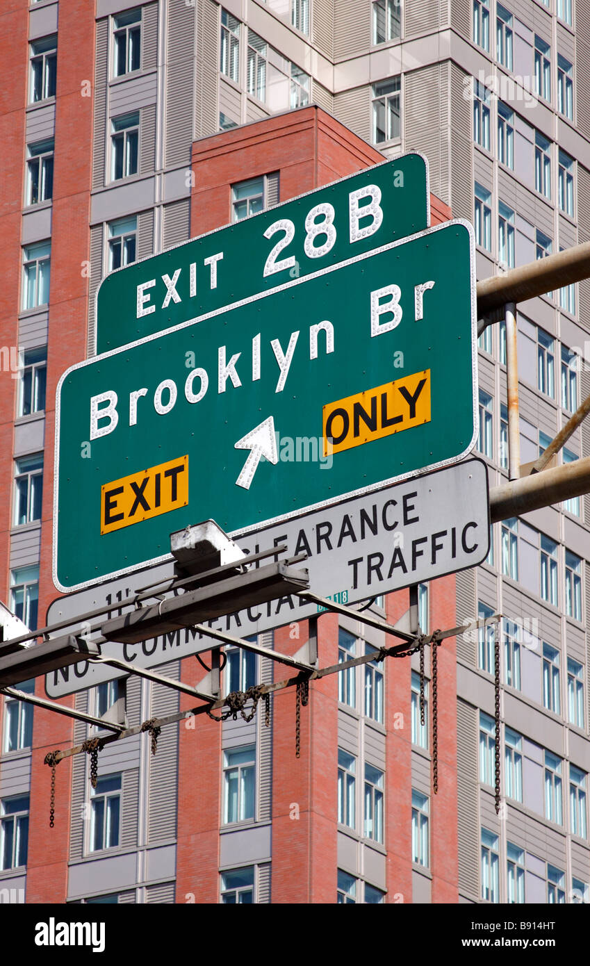 Ausfahrt für die Brooklyn Bridge in Brooklyn Queens Expressway, Brooklyn, New York City, USA Stockfoto