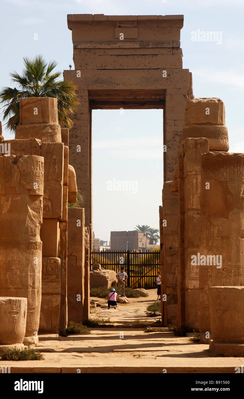 Osttor, Portal des Nektanebos i., Karnak Tempel, Luxor, Ägypten Stockfoto