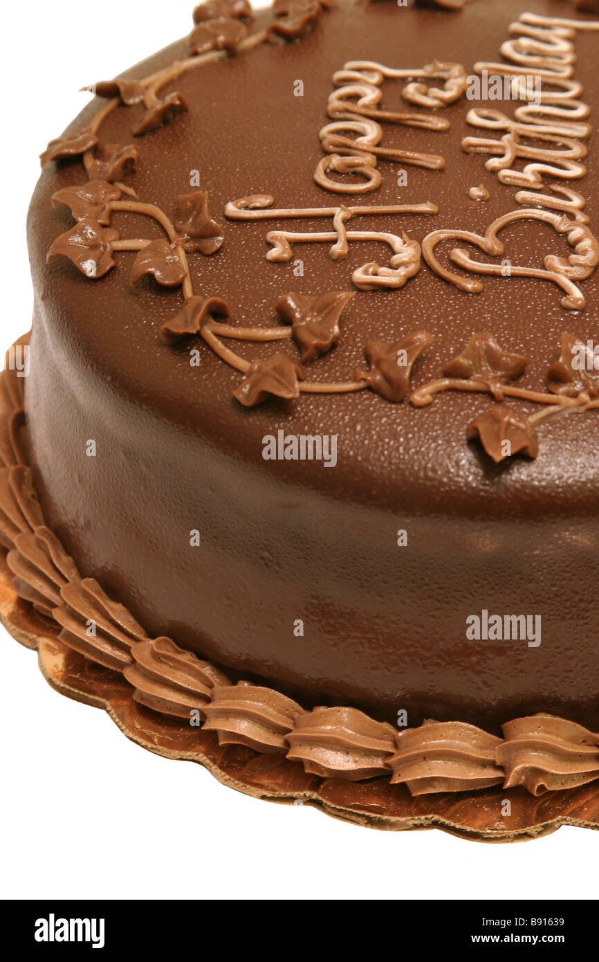 Dunkle Schokolade Kuchen mit Schokoladenglasur auf weißem Hintergrund Stockfoto