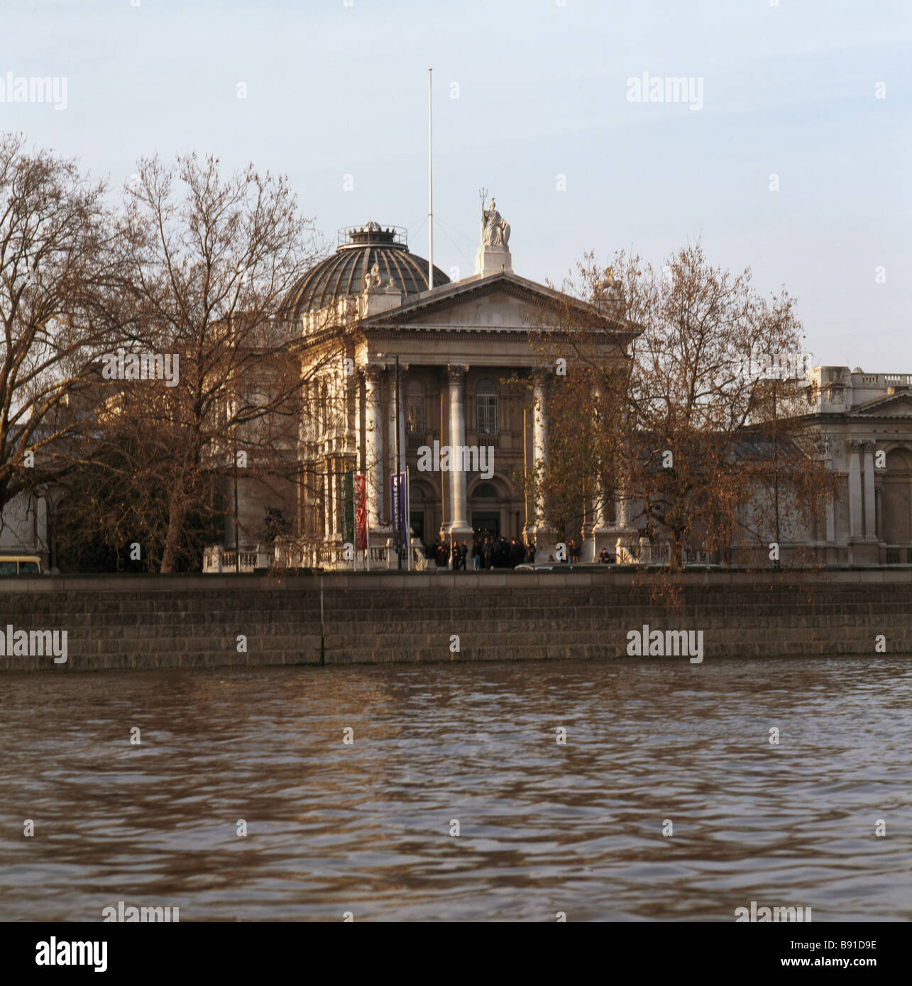 Tate Gallery auf Fluß Themse, Millbank, London. Stockfoto