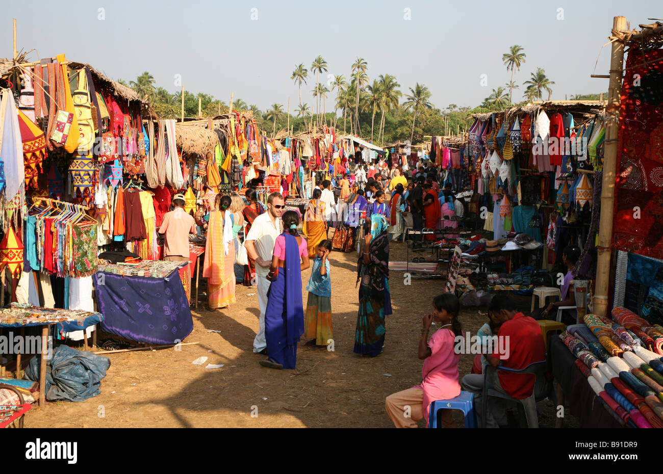 Eine Szene von Anjuna Flohmarkt in Goa, Indien verschlagen. Stockfoto