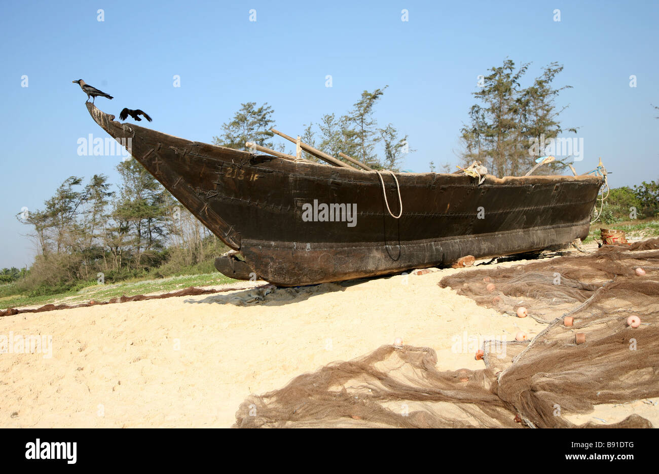 Fischernetze Trocknen auf Mobor Beach in Goa, Indien. Stockfoto