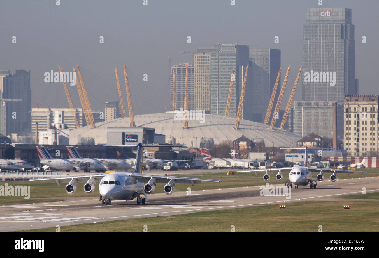 Flugzeug am Flughafen London City (LCY) Stockfoto