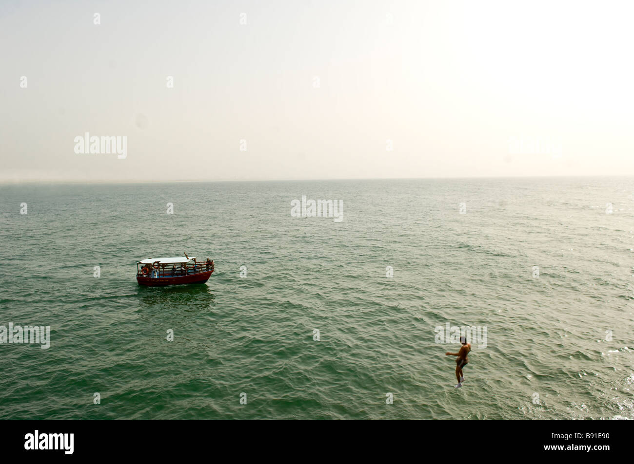 ein Sprung in das Meer, Akko, israel Stockfoto