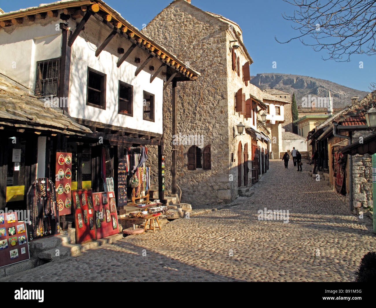 Mostar Bosnien und Herzegowina Balkan Souvenir-Shop in der Altstadt von Mostar Stockfoto