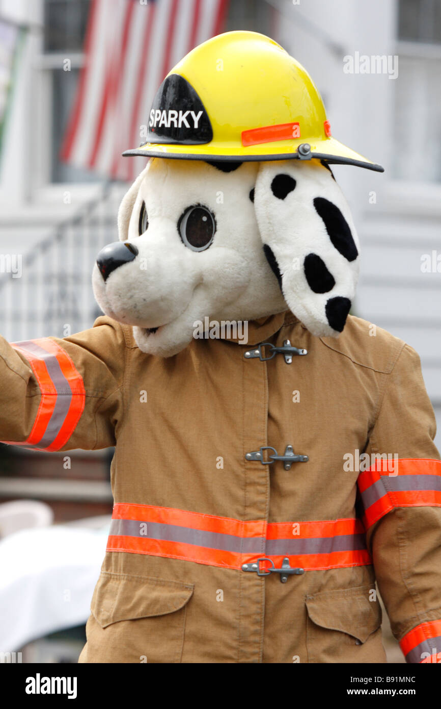 Sparky Feuer Hund Parade Feuerwehrmann Maskottchen dalmatinischen Stockfoto