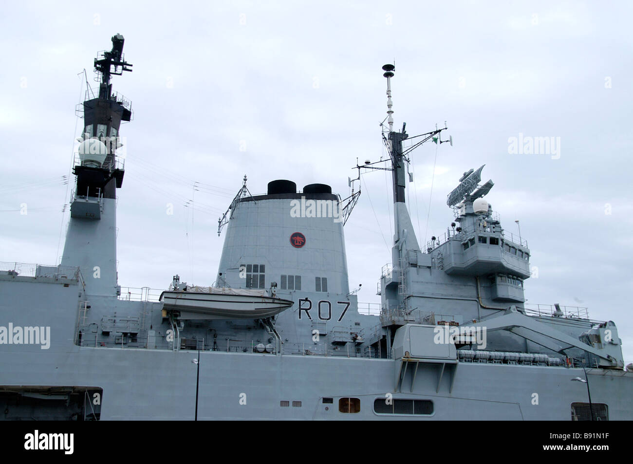 HMS Ark Royal R07 Navy Aviation NATO Rolls-Royce Deutschland Kreuzer Kriegsschiff Flugzeugträger NAS CVS R07 Flugdeck Krieg Stockfoto