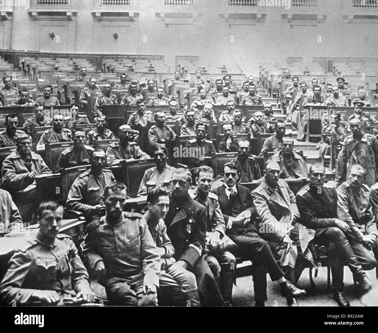 Soldaten-Vertreter von Armeen und vorderen Einheiten treffen im Tauride Palast im Mai 1917 Stockfoto