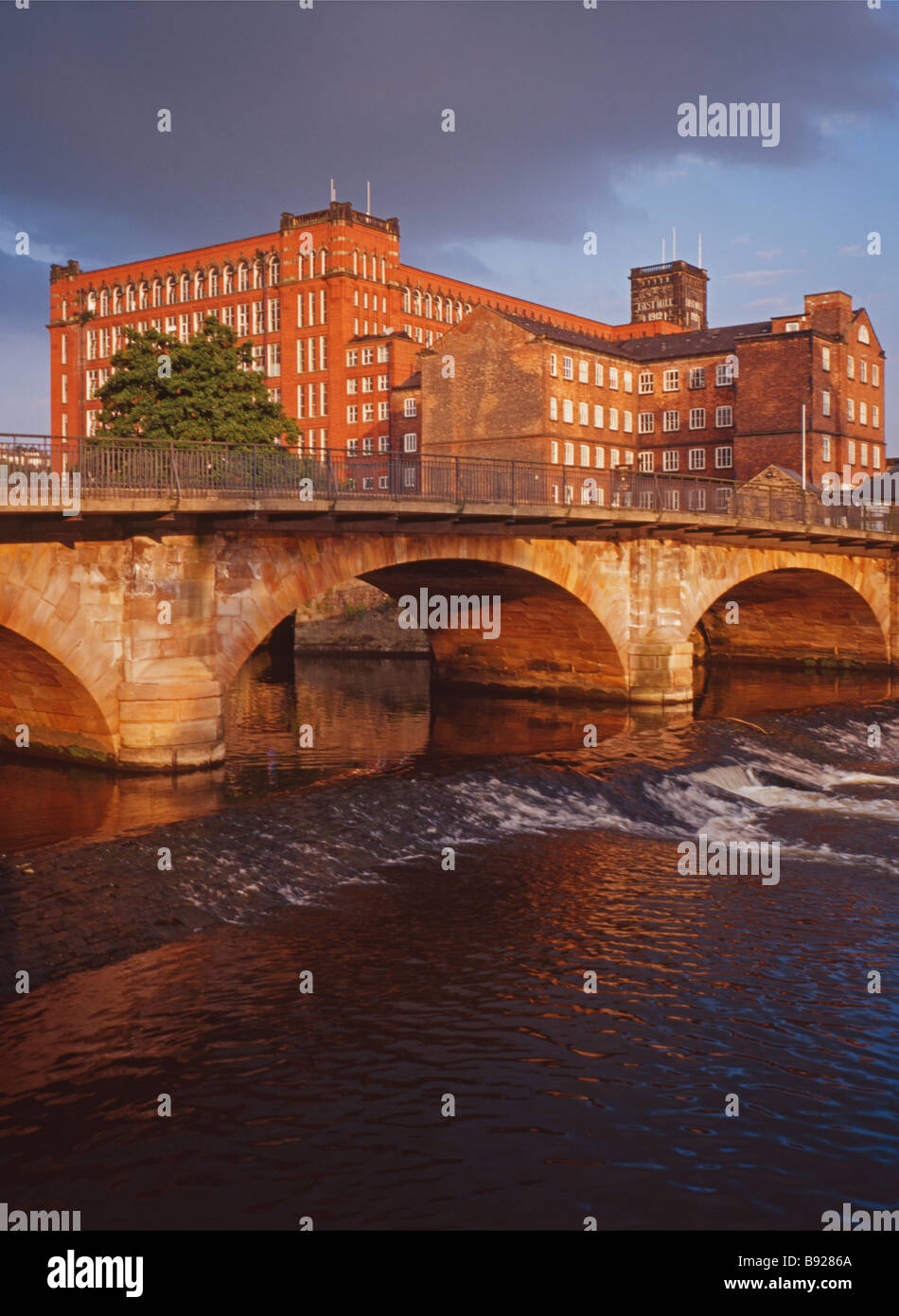 Norden und Osten Mühle (1912), von River Derwent, Belper, Derbyshire, England, Vereinigtes Königreich (1804) Stockfoto