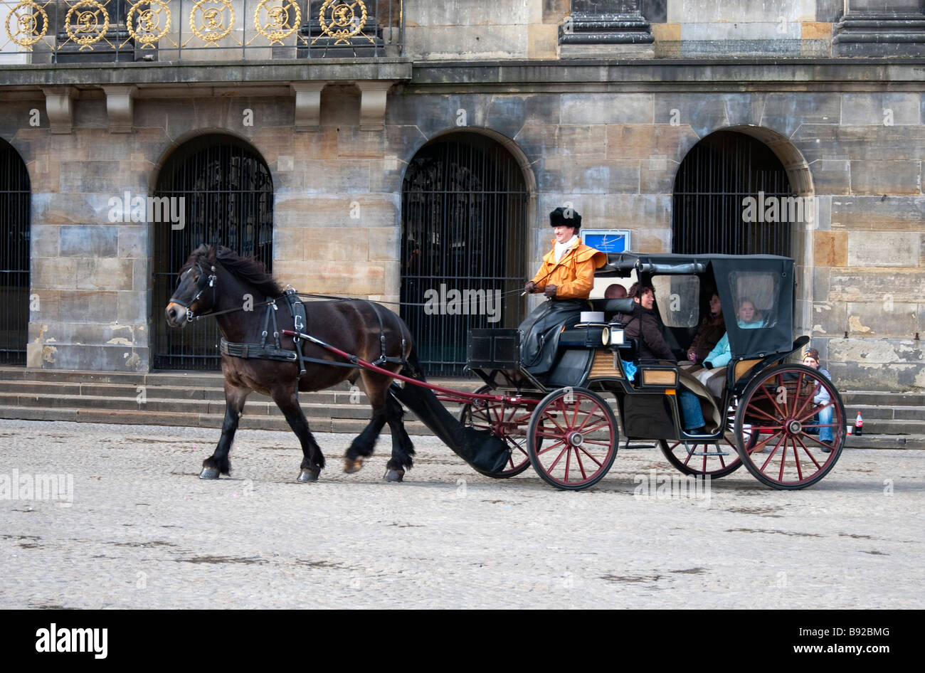 Niederländischen Pferden gezogene Kutsche Damplatz Amsterdam Stockfoto