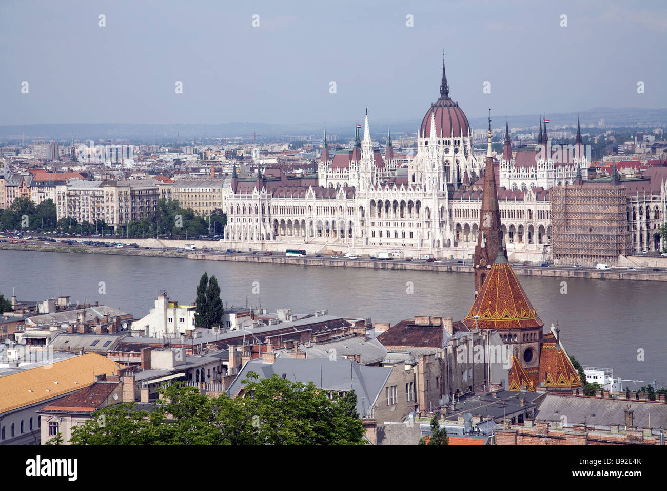 Ungarische Parlament am Ufer der Donau in Budapest vom Burgberg aus gesehen Stockfoto