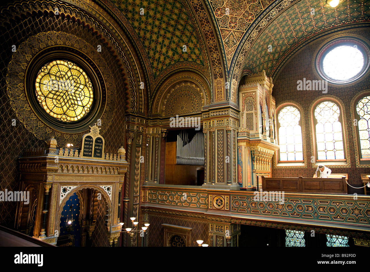 Die reich verzierten maurischen beeinflusst Innenministerium die spanische Synagoge in Prag Tschechische Republik Stockfoto