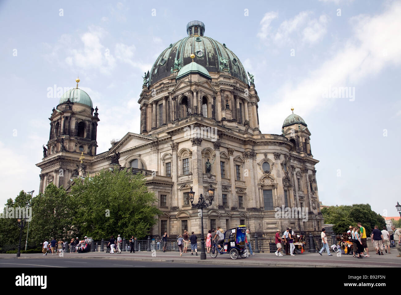 Der Berliner Dom Berliner Dom ist ein beliebtes Ausflugsziel mit Besucher-Berlin-Deutschland Stockfoto