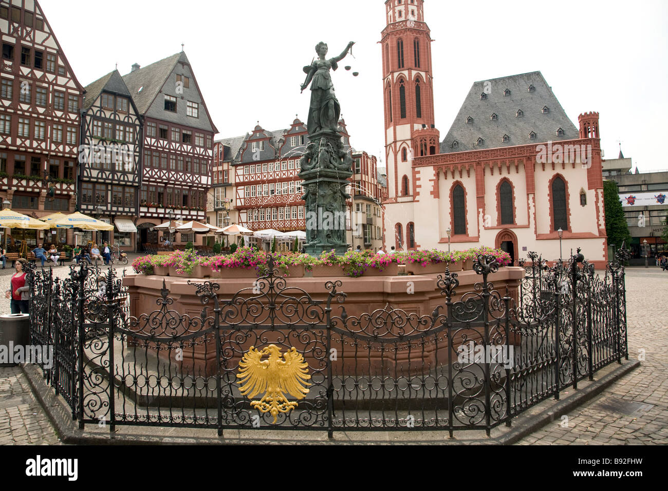 Historische Gebäude im Stadtteil Romerberg, die nach den ursprünglichen Plänen Frankfurt Am Main Deutschland rekonstruiert wurden Stockfoto
