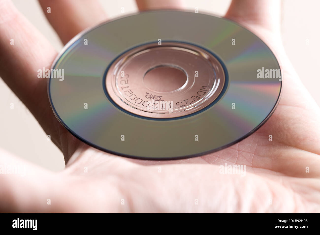 DVD, cd, Mini, Scheibe, Hand, Handgelenk, Daten, Datenbank, Festplatte, Festplatte, Informationstechnologien,, Server, Zentrum, Netzwerk, comm Stockfoto