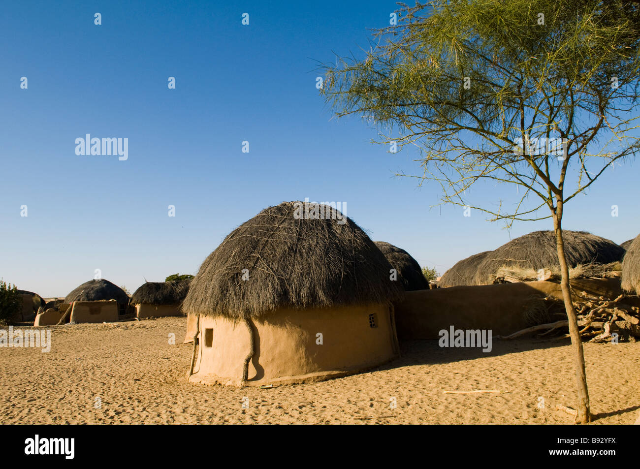 schöner Wüste Architektur sehen in den Dörfern der Wüste Regionen von Rajasthan, Indien. Stockfoto