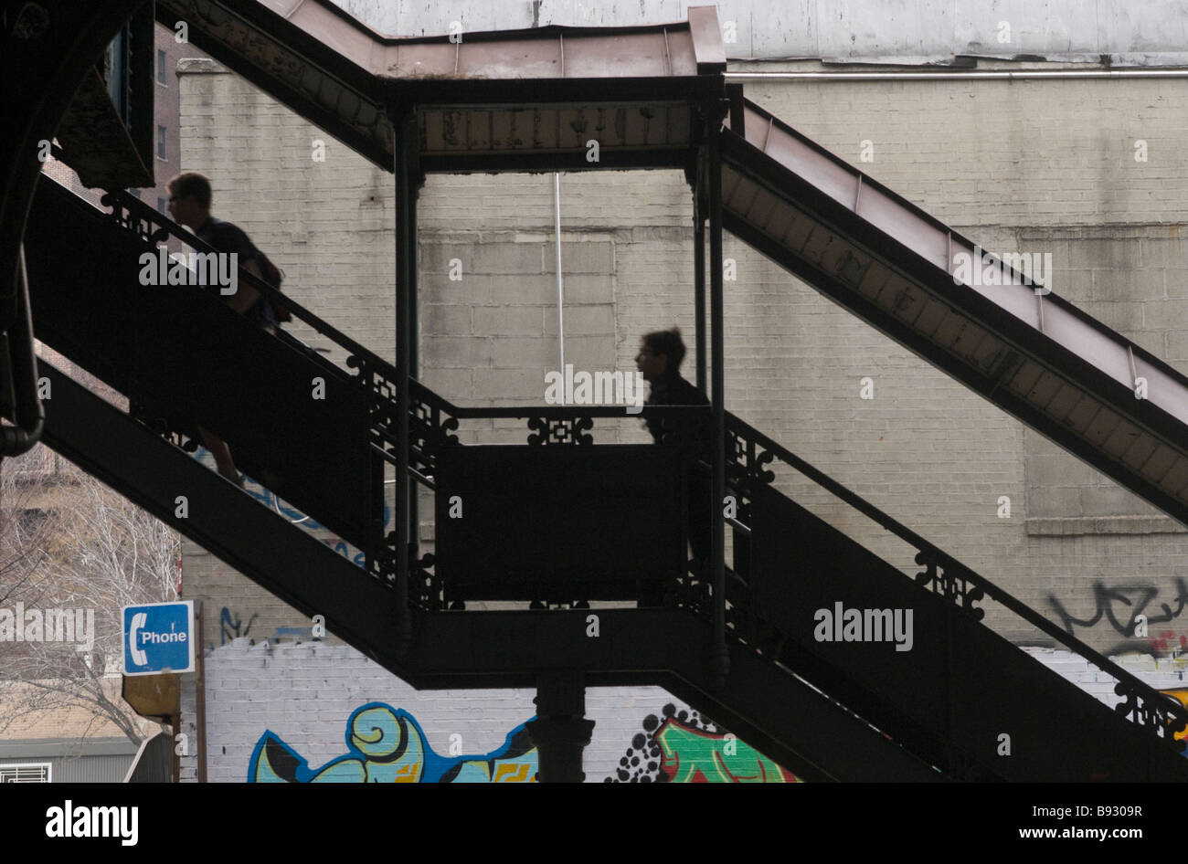 New York NY 7. März 2009 Pendler eilen die Treppe hinauf in eine Hochbahn U-Bahn fangen Stockfoto
