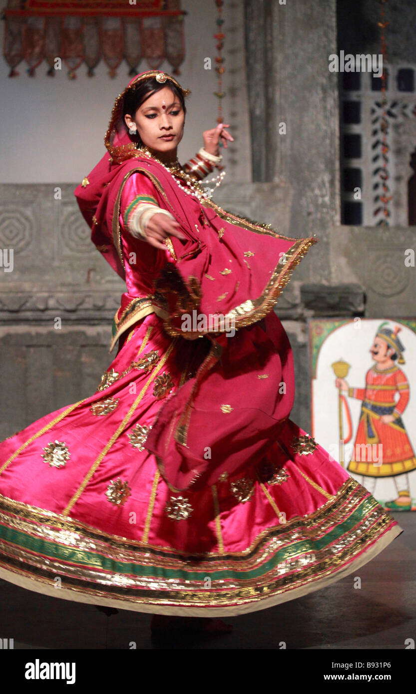 Indien Rajasthan Udaipur Bagore Ki Haveli traditionellen Rajasthani Tänzerin Stockfoto