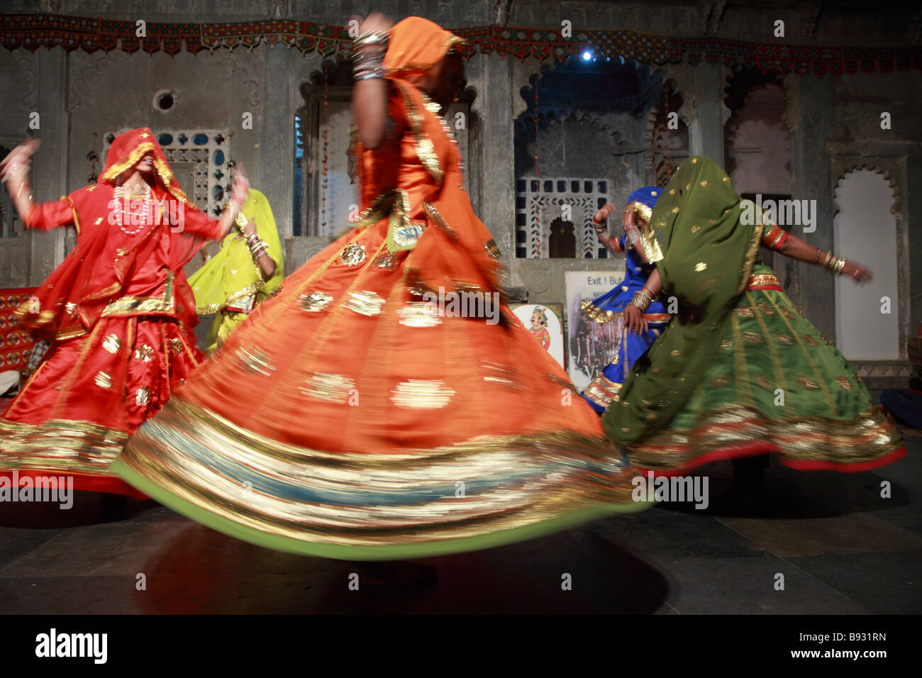 Indien Rajasthan Udaipur Bagore Ki Haveli traditionellen Rajasthani Tänzer Stockfoto