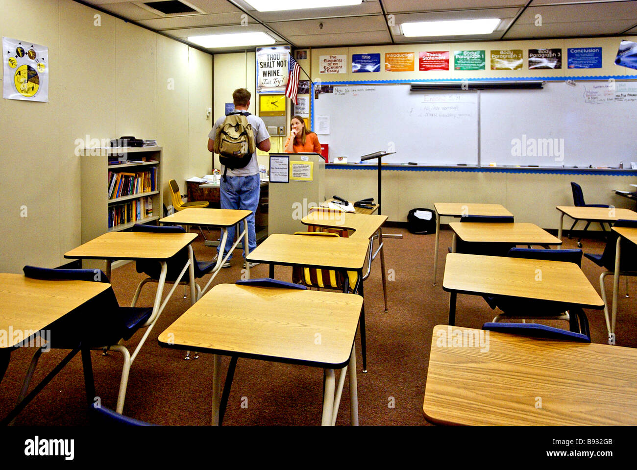 Eine Gymnasiast trifft mit seinem Englisch-Lehrerin nach dem Unterricht in Mission Viejo, Kalifornien Stockfoto