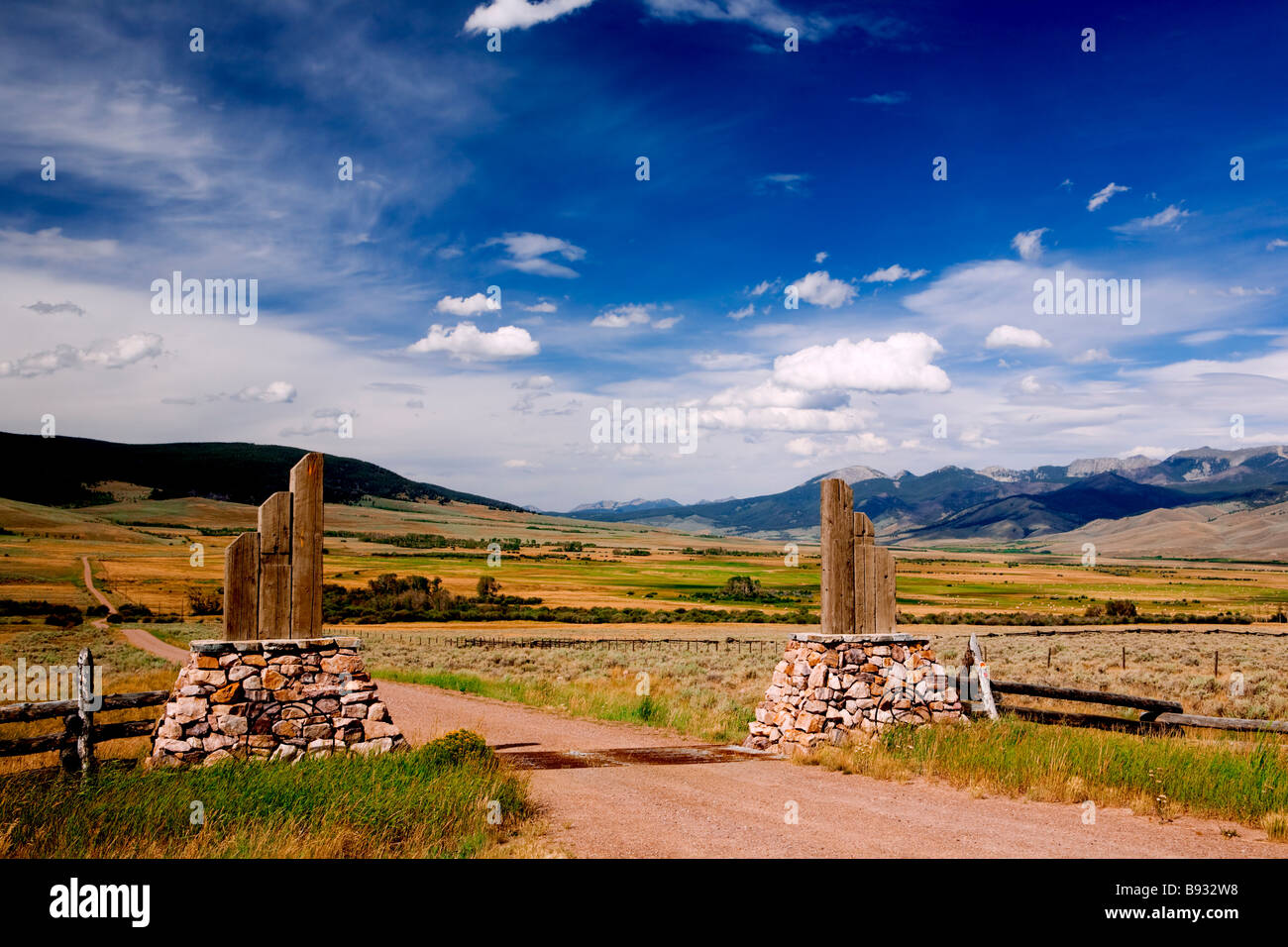 Big Sky Country, Montana verdient seinen Namen in das große Loch-Waschtisch. Stockfoto