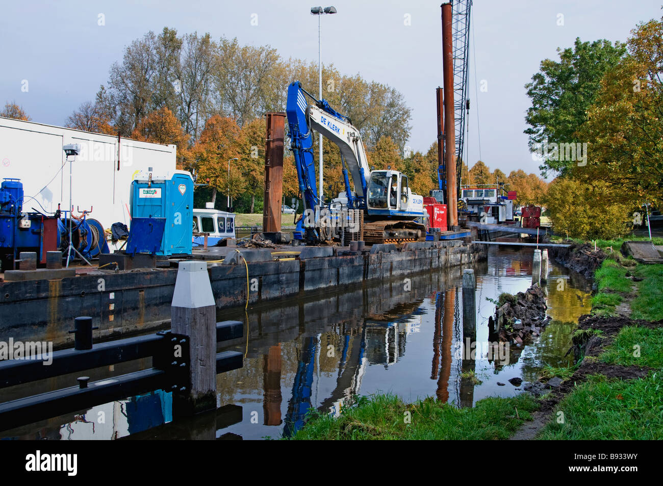 Leiden Niederlande Canal Deich Bank dam Restaurierung Stockfoto