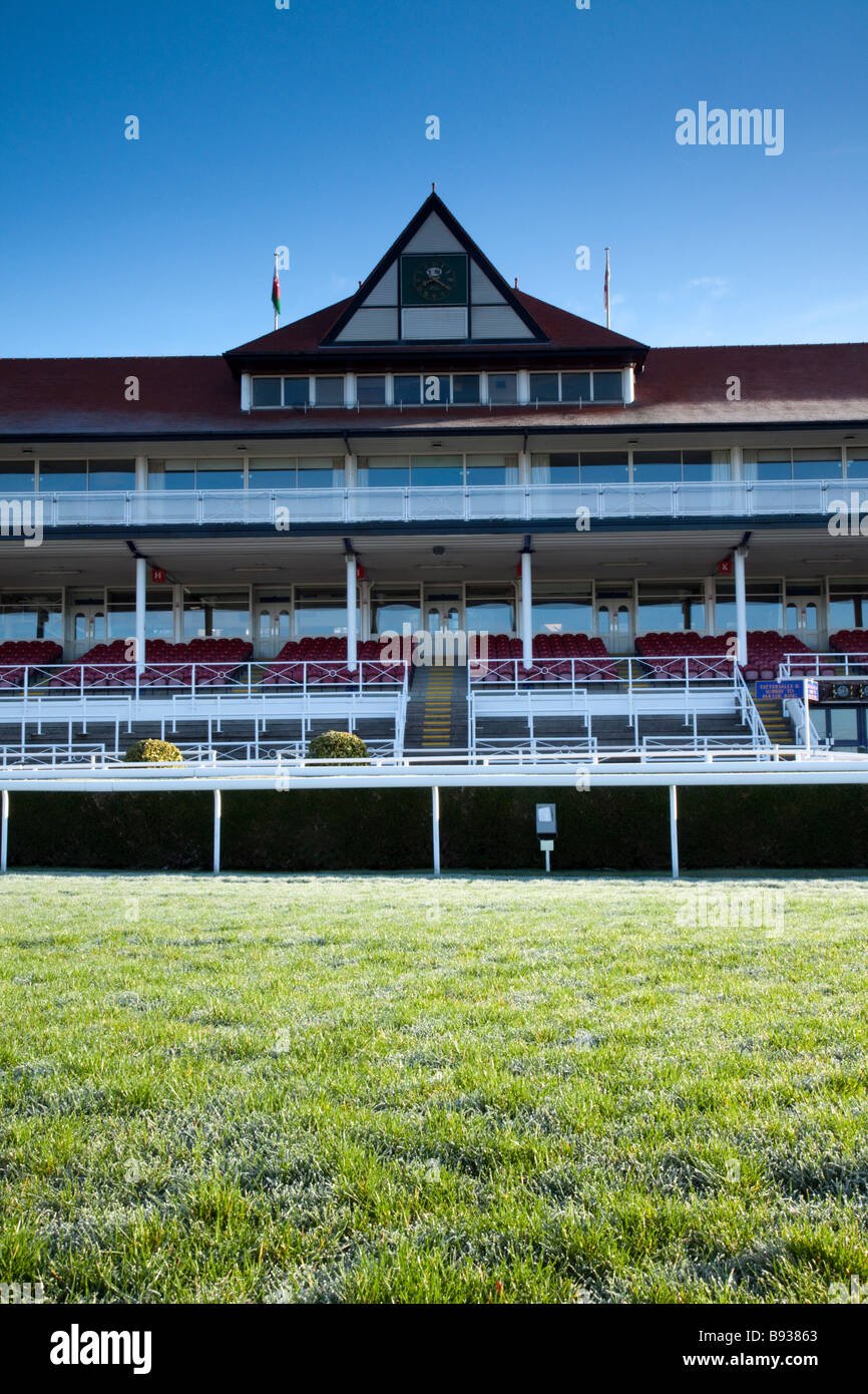 Die County-Stand auf der Chester Rennbahn gesehen von der finnischen post Stockfoto