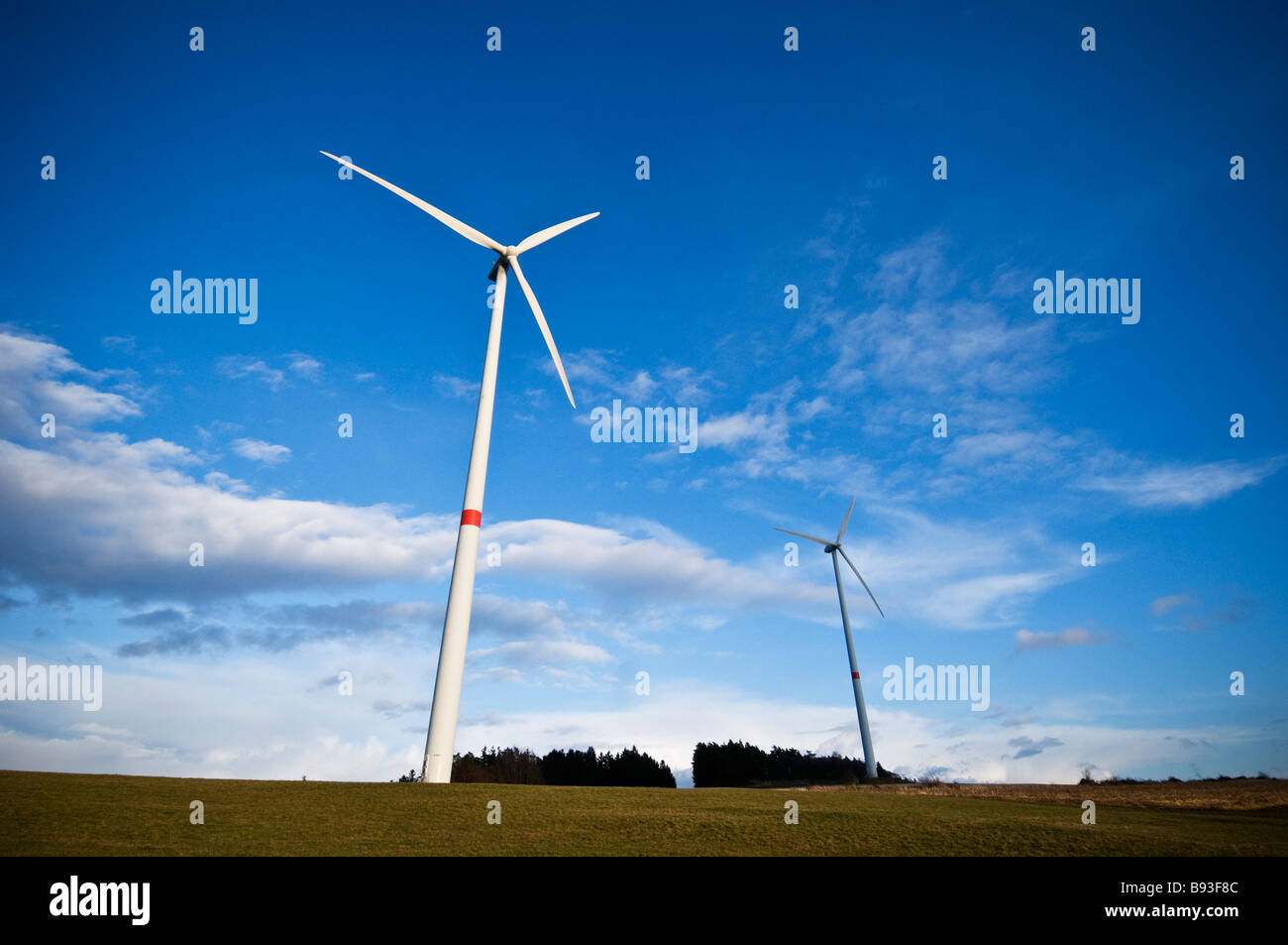 Windkraftanlagen im Bayerischen Hof Feld, Franken, Deutschland Stockfoto